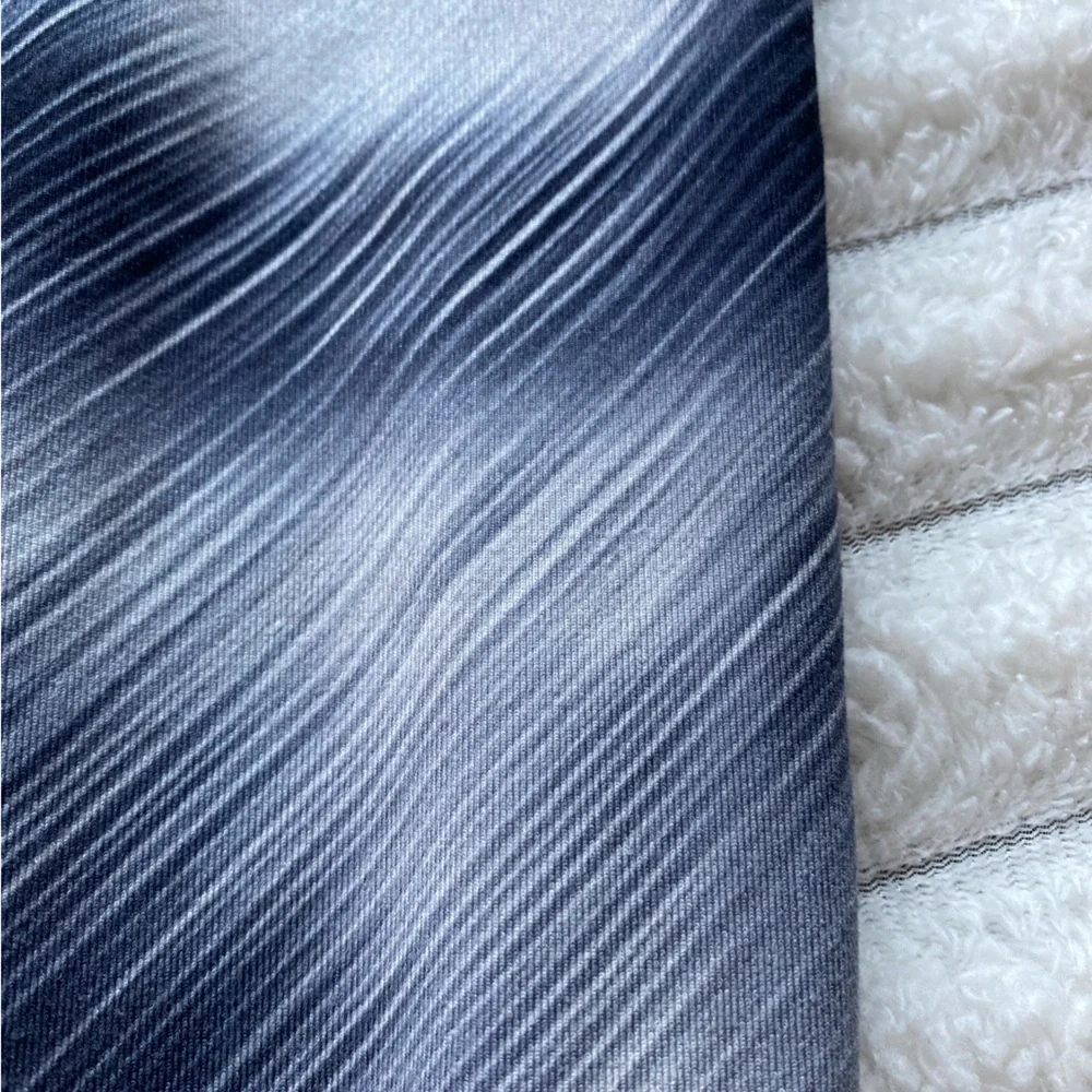 Athleta High Rise Printed Leggings Size M – Gray/Black Tie-Dye Pattern - Picture 4 of 5